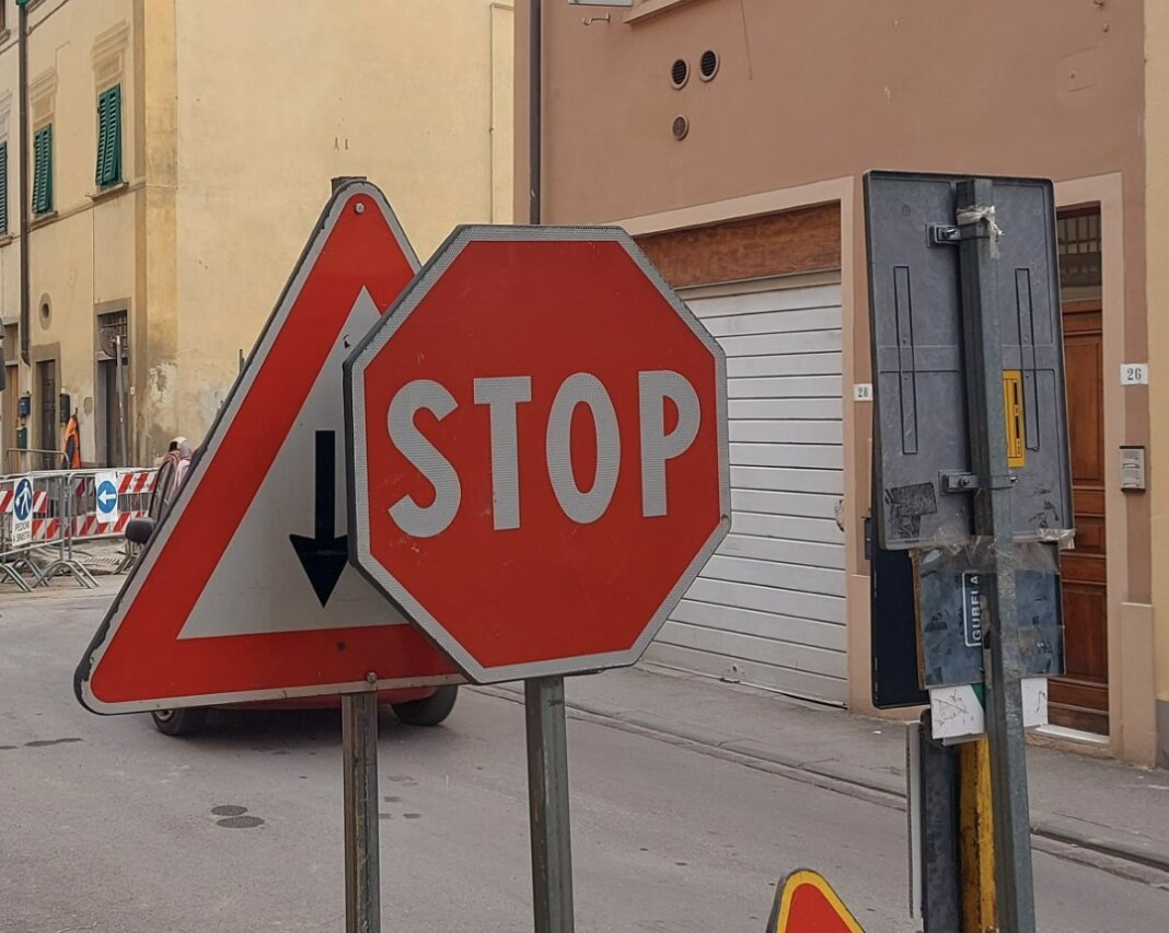 Cartelli lavori in corso Foto Met