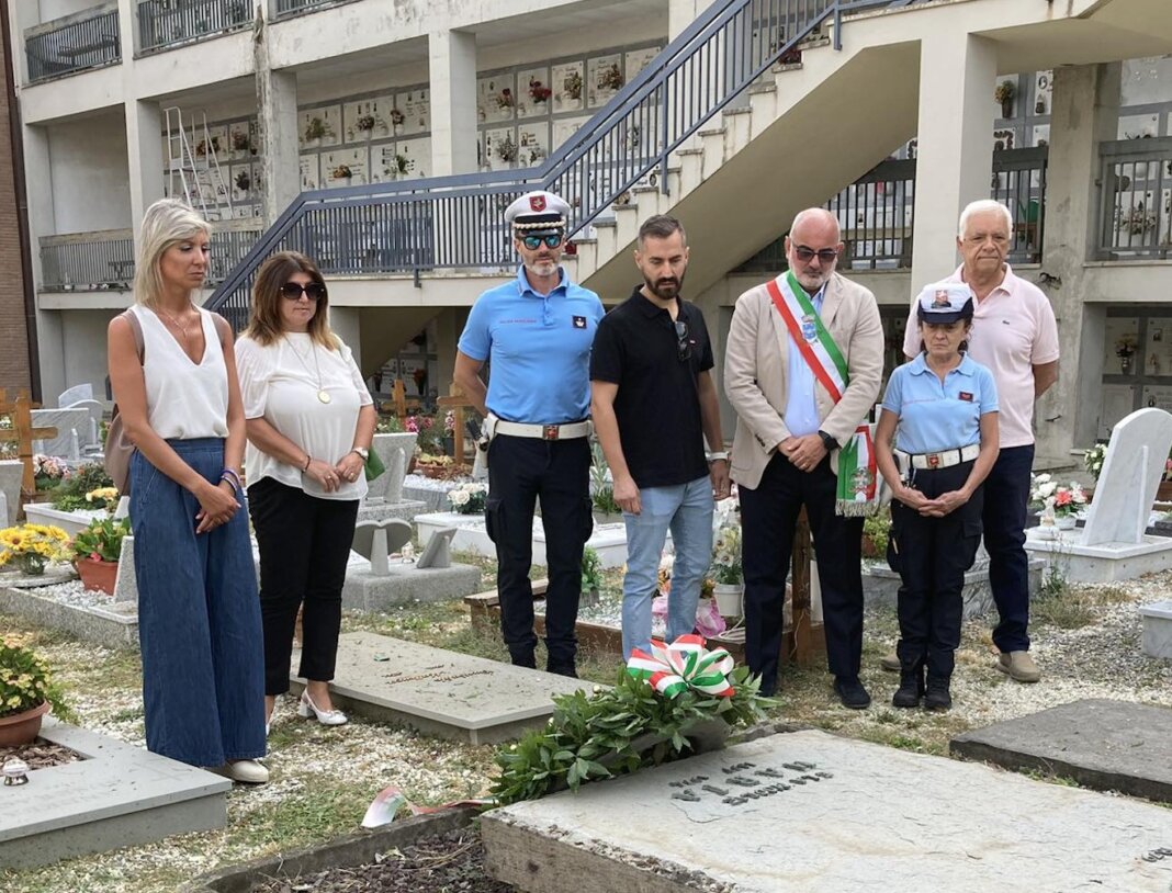 L'omaggio del Comune di Poggio a Caiano e del Museo Soffici alla tomba dell'artista (foto ufficio stampa)