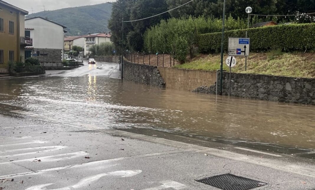 Montemurlo sott'acqua nella zona di Bagnolo (foto Comitato Bagnolo sull'alluvione)