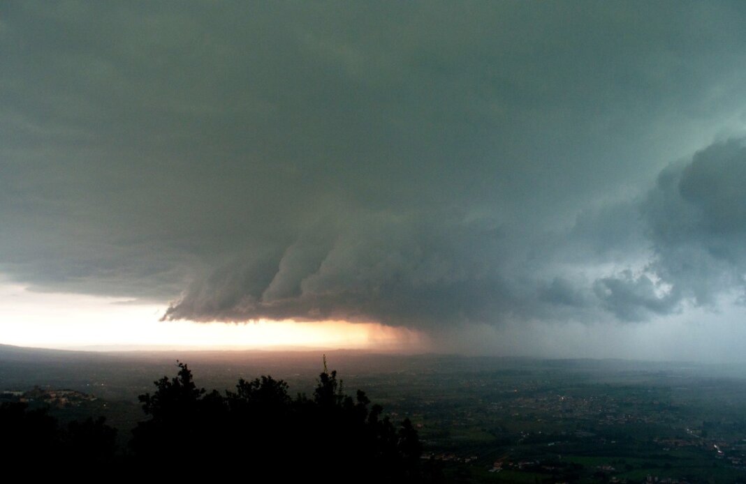 Torna la paura per il maltempo in provincia di Prato: è allerta arancione