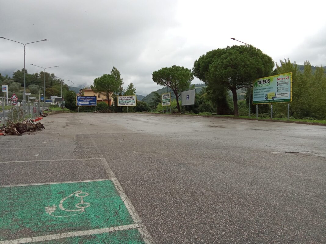 Piazza Donatori di Sangue a Vaiano libera dai rifiuti alluvionali