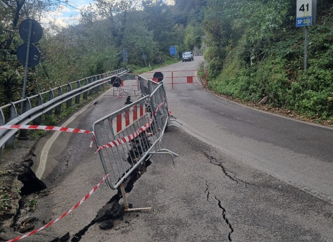 La frana sulla regionale 325