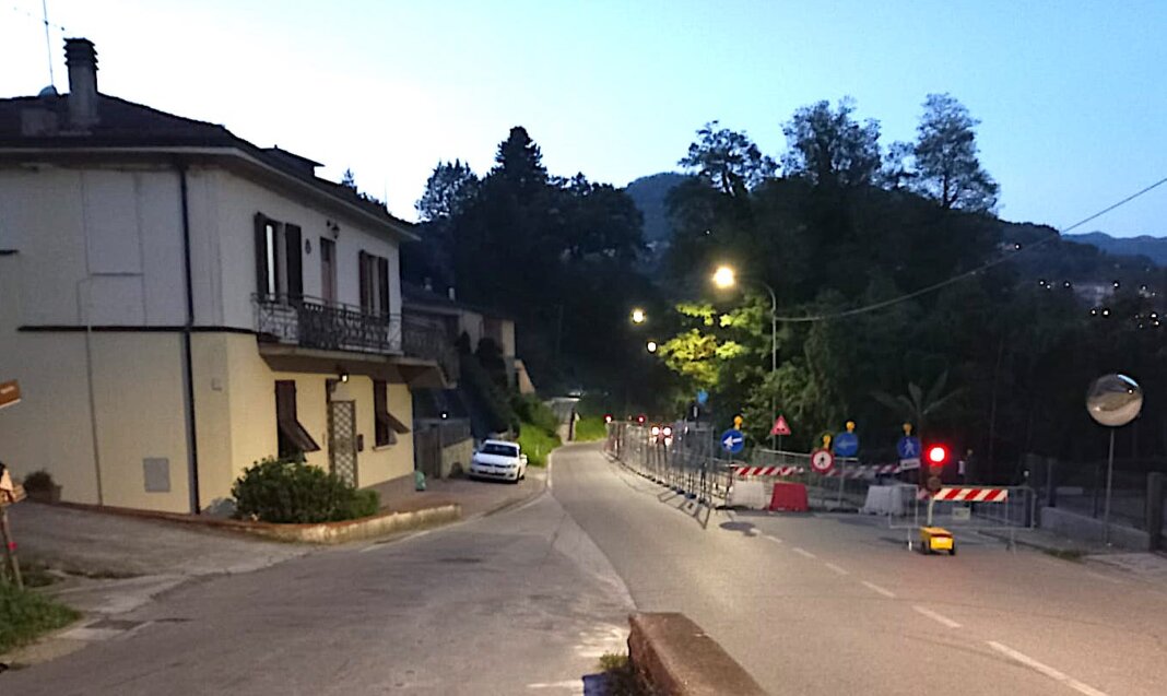 Via i lavori per i nuovi marciapiedi in località Le Piana a Vaiano