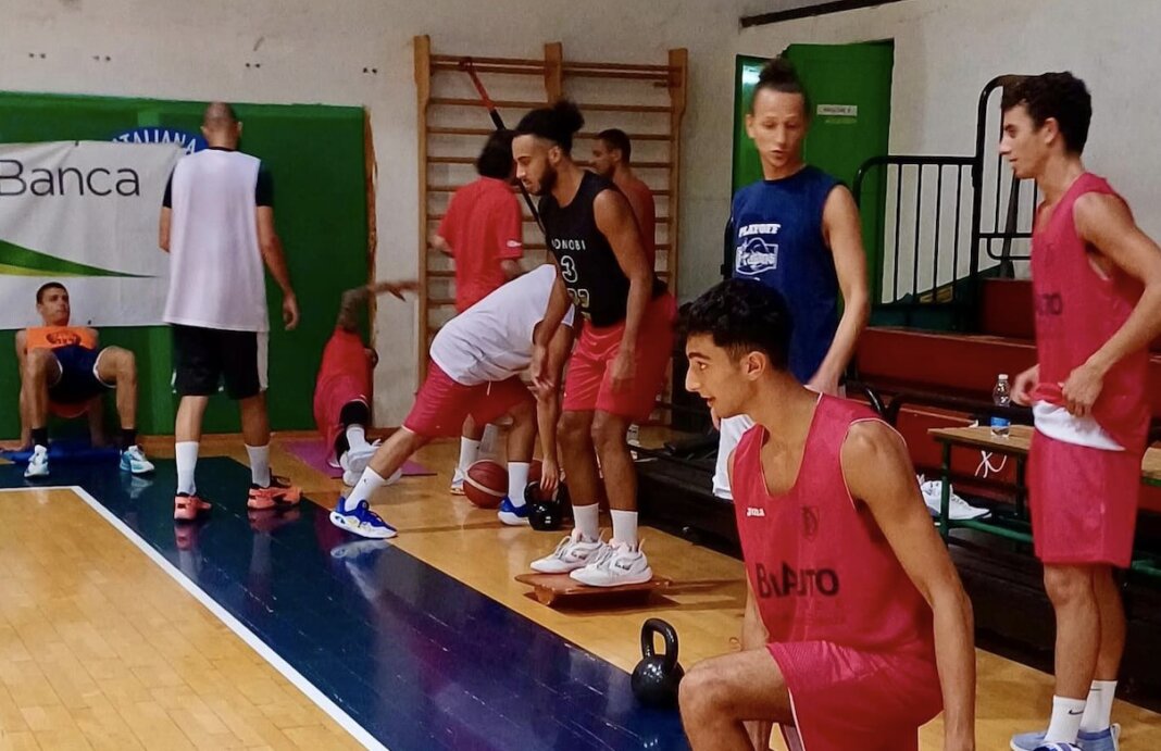 Passerella di presentazione per le squadre del Dragons Prato alla vigilia del match con Valdisieve