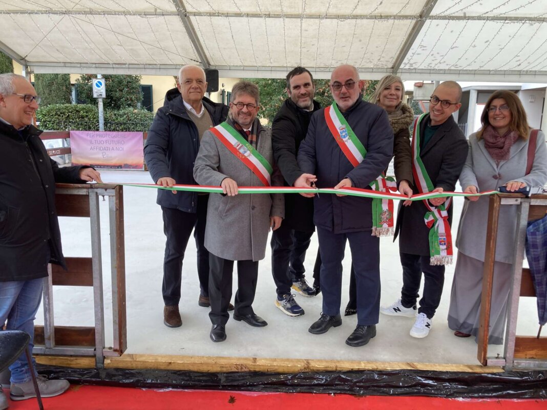 Taglio del nastro per la pista di ghiaccio a Poggio a Caiano