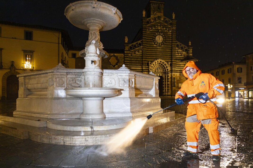 Lavoro senza sosta per le feste per gli operatori di Alia a Prato