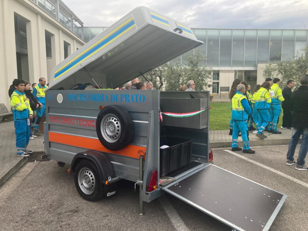 Misericordia di Prato, inaugurati un mezzo attrezzato e un carrello per i soccorsi