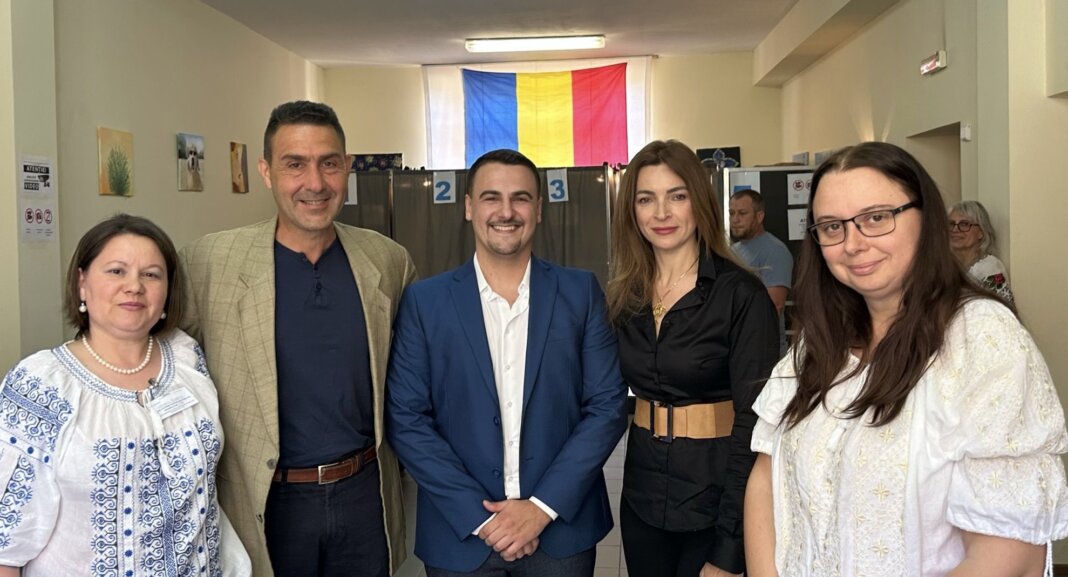 Il generale Vannacci a Prato per il voto della moglie Camelia per le presidenziali in Romania