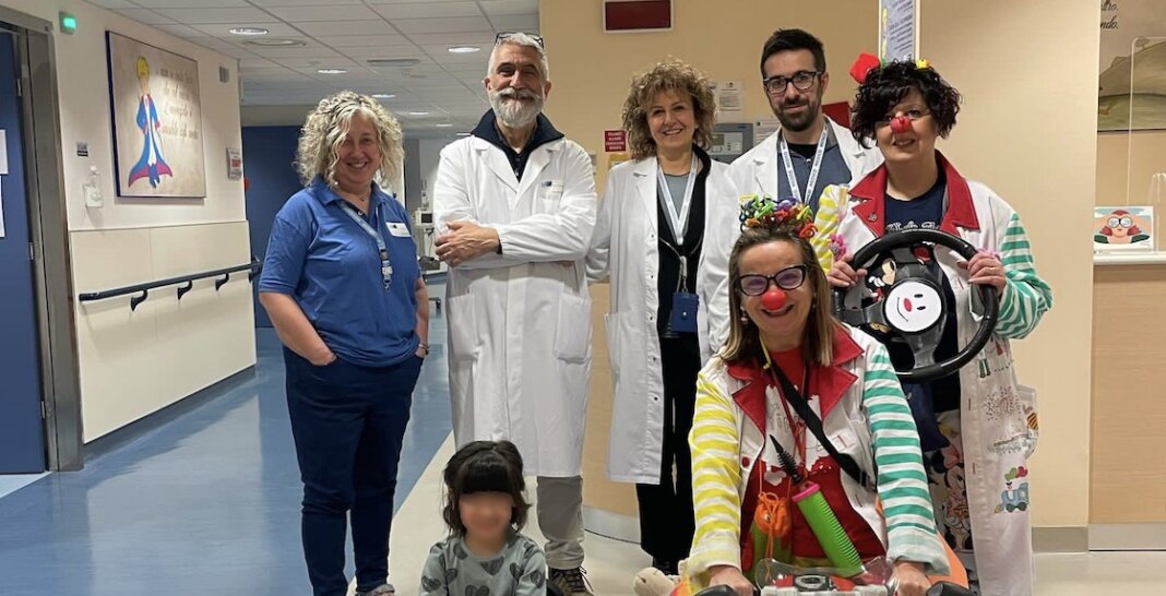 Ospedale di Prato: bambini in 'viaggio' verso la sala operatoria in microcar e moto