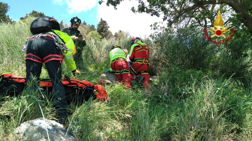 Escursionista cade a Poggio Castiglioni: soccorso dai vigili del fuoco