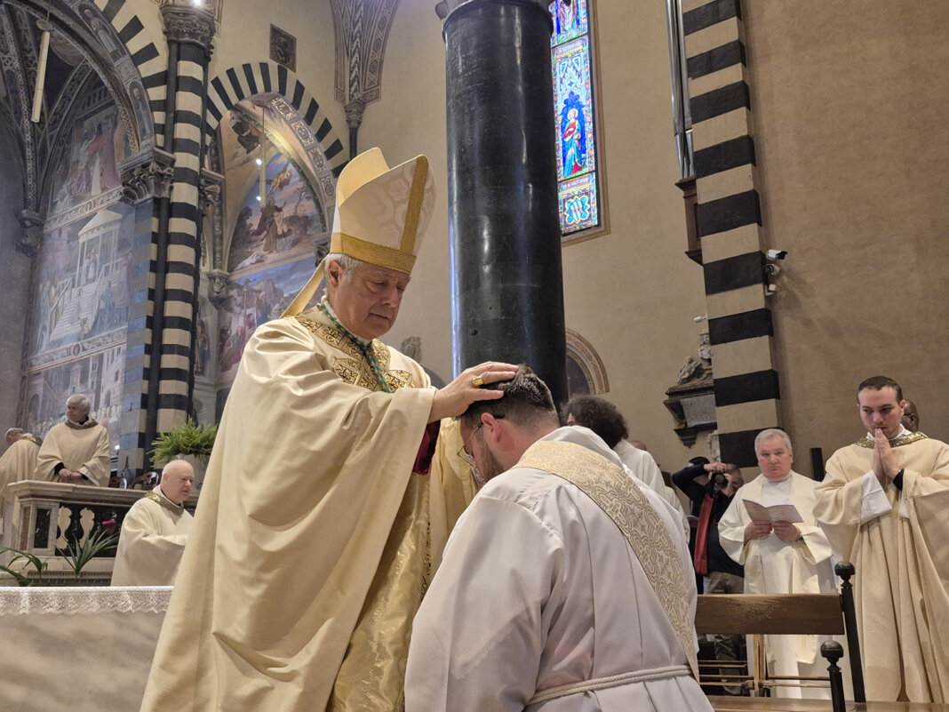 Ordinato sacerdote in cattedrale il giovane 25enne Alessio Nencetti