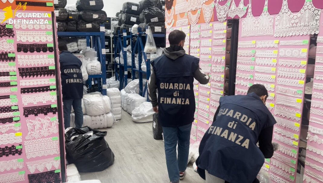 Prato, sequestrati 3,3 milioni di capi e accessori tessili non in regola