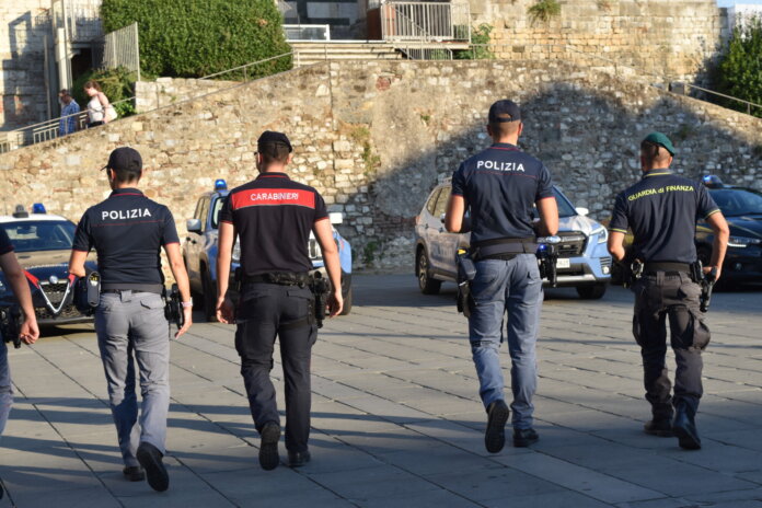 Controlli a tappeto per la sicurezza a Prato: fioccano le multe Controlli a tappeto per la sicurezza a Prato: fioccano le multe