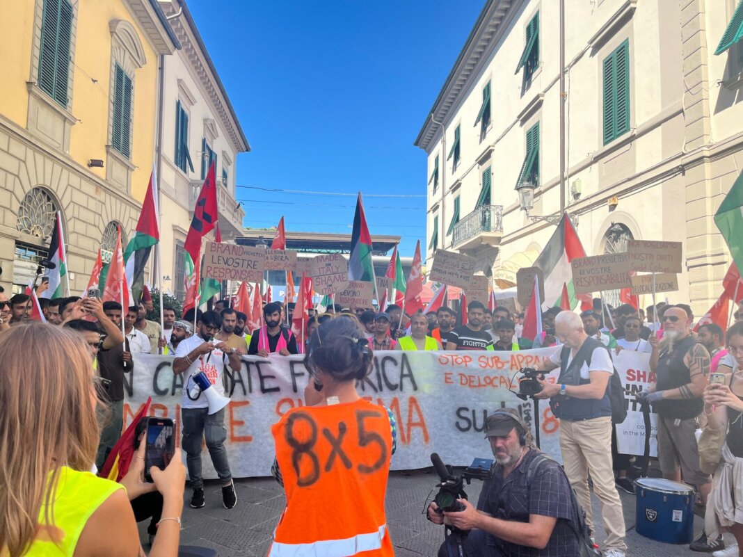 Operai aggrediti al picchetto per lo sciopero: in tanti al corteo a Prato