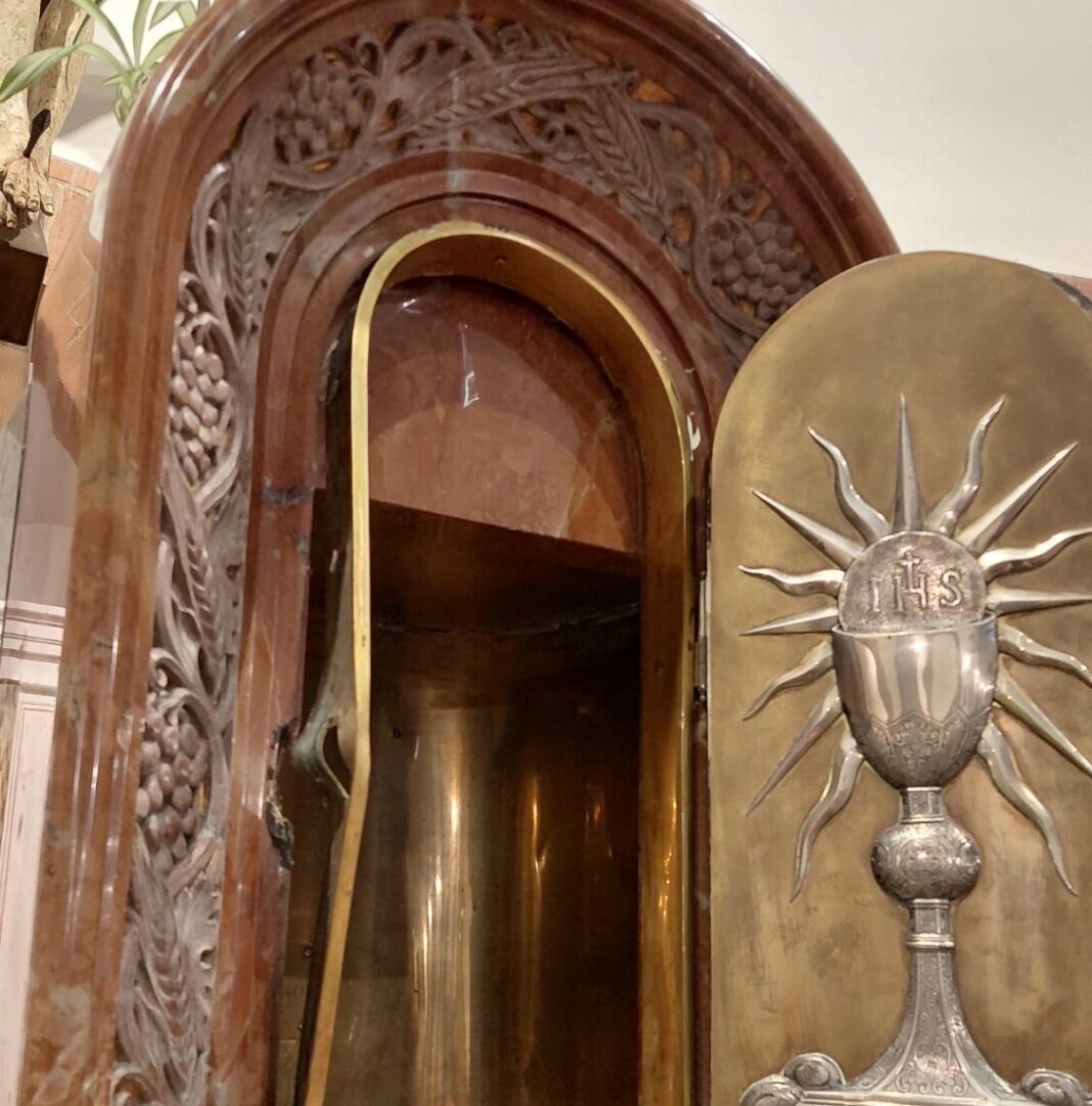 Furto con scasso alla parrocchia di Santa Maria Maddalena a Tavola