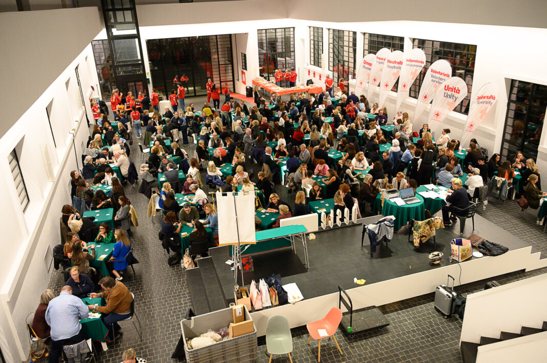 Fondi per un nuovo mezzo della Croce Rossa dal torneo di burraco con 220 persone