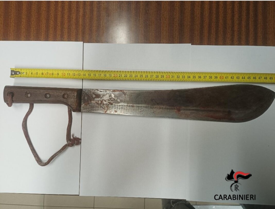 Violenze, aggressioni e minacce per assicurarsi il controllo dello spaccio a Prato: 4 arresti