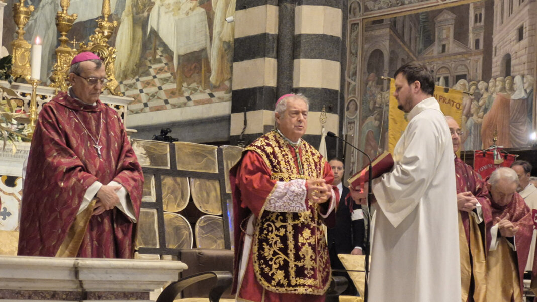 Il vescovo al pontificale per Santo Stefano: 